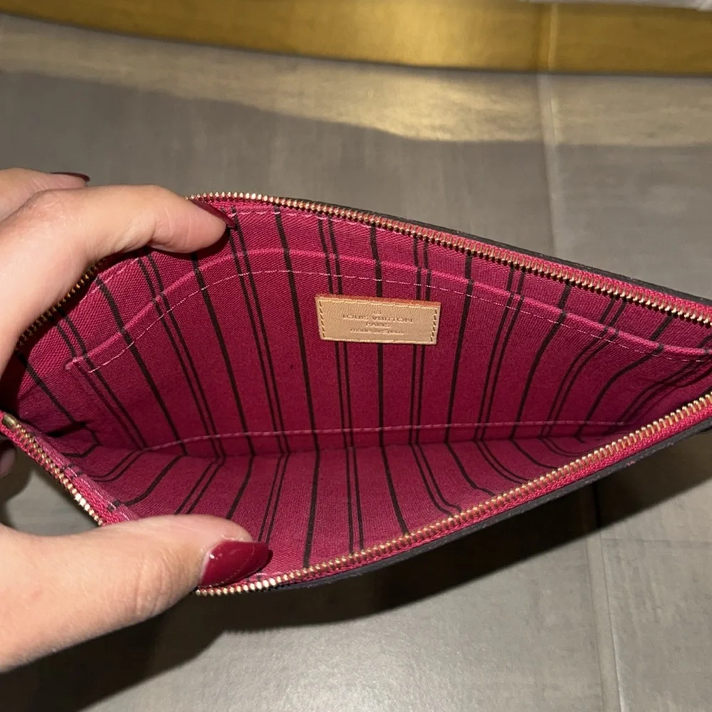 Pristine Louis Vuitton Monogram Neverfull Pochette! - Picture 4 of 5